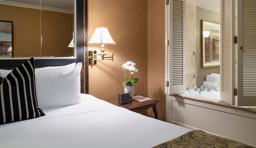 Suite Signature, 1 cama de matrimonio grande, bañera de hidromasaje, vistas a la ciudad