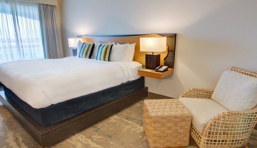 1 King Bed with Balcony 