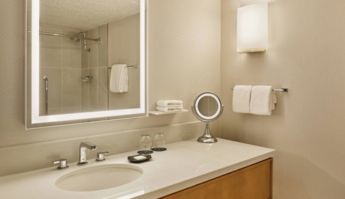 Suite Club, 1 habitación (Mobility Accessible, Roll-In Shower)