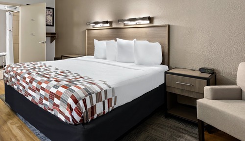 Habitación Deluxe, 1 cama de matrimonio grande (Roll-In Shower, Smoke Free)