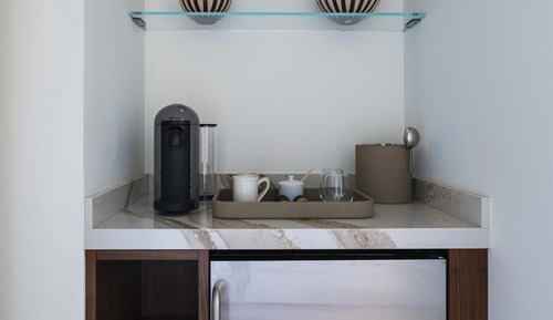 Habitación Club, Acceso al salón del club, vistas al mar (Napua)