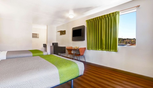 Habitación estándar, 2 camas dobles, accesible para personas con discapacidad, no fumadores