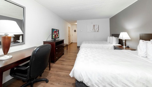 Habitación Deluxe, 2 camas dobles (Smoke Free, Roll-In Shower)