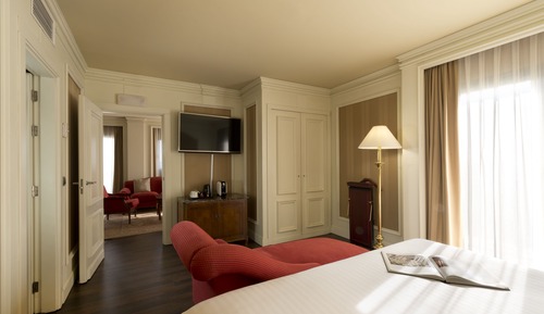 Suite junior (Premier, Giralda View + Extra Bed)