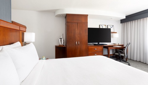 Habitación, 1 cama de matrimonio grande con sofá cama (Mobility/Hearing Accessible, Tub)