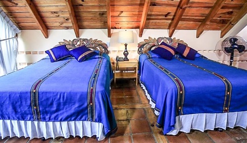 Casa exclusiva, 2 habitaciones, 2 baños, vistas parciales al lago