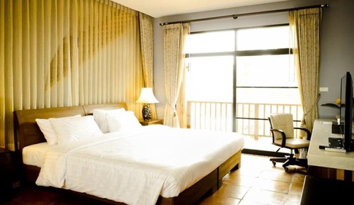 Executive suite jacuzzi