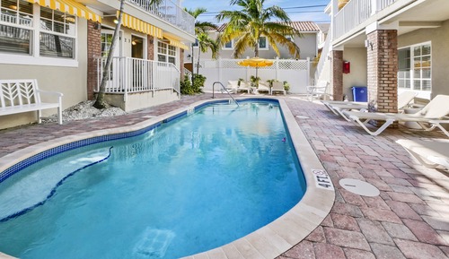 Estudio clásico, 1 cama de matrimonio, vistas a la piscina