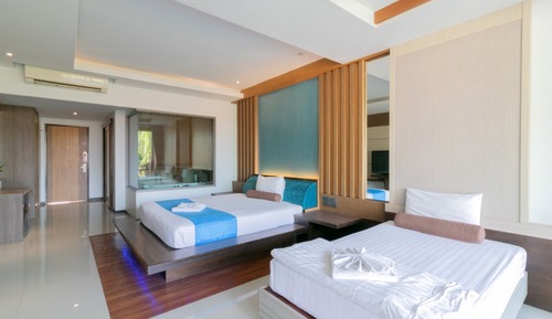 Habitación, acceso a la piscina