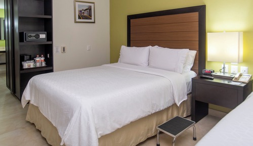 Habitación estándar, 2 camas de matrimonio, accesible para personas con discapacidad