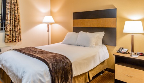 Standard Room, 1 Queen Bed, Accessible, Kitchen