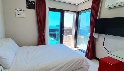 Habitación romántica, cocina, vistas al mar (SPA, 10 PY, Pets are allowed)
