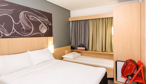 Habitación, varias camas (with extra bed for a child)