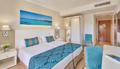 Habitación estándar doble, balcón, vistas parciales al mar