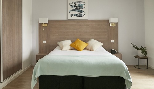 Estudio ejecutivo, 1 cama de matrimonio, cocina básica