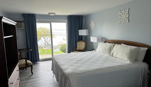Motor Inn, King Bed, WaterView
