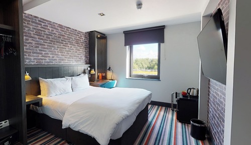 Habitación Club (FREE Gym & Pool Access)