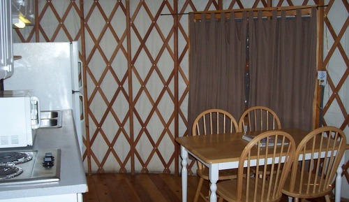 Tienda, no fumadores, cocina básica (Yurt, No Pets)