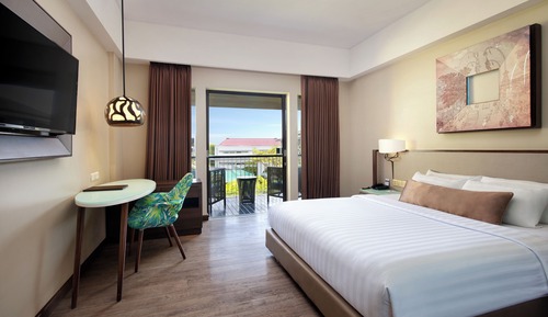 Habitación Deluxe, 1 cama doble, balcón, vistas a la piscina