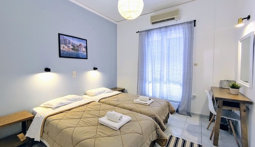 Habitación estándar con 1 cama doble o 2 individuales, balcón