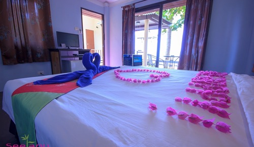 Romantic Bungalow, Beachfront 