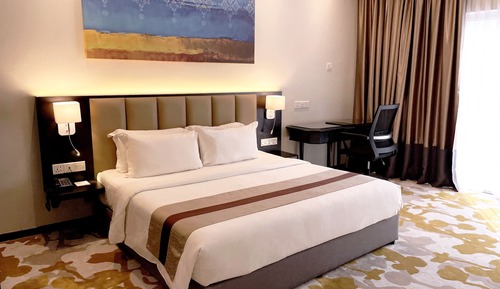Deluxe King Room