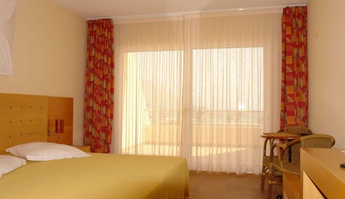 Habitación superior con 1 cama doble o 2 individuales, vistas al mar
