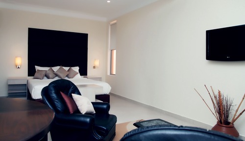 Habitación ejecutiva, 1 cama de matrimonio grande, acceso al Business Lounge, vistas al lago