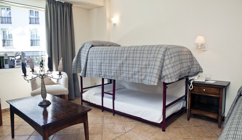 Habitación cuádruple (2 Adultos + 2 Niños)