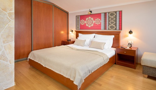 Habitación triple clásica, vistas parciales al mar