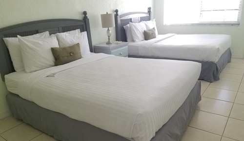 Habitación doble, 2 camas de matrimonio, cocina básica