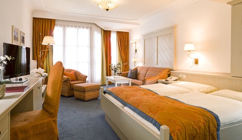 Habitación estándar con 1 cama doble o 2 individuales, balcón