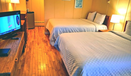 Habitación, 2 camas de matrimonio (Hardwood Floor)