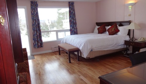Habitación, 1 cama de matrimonio grande, bañera de hidromasaje, vistas a la montaña (Hardwood Floor)