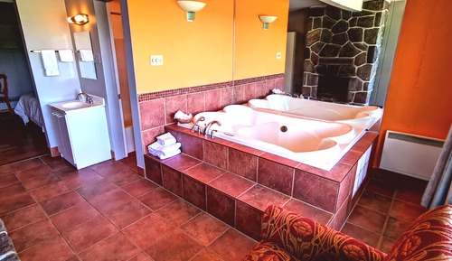 Habitación superior, 1 cama de matrimonio, cocina básica, vistas a la montaña (Hot Tub /Fireplace)