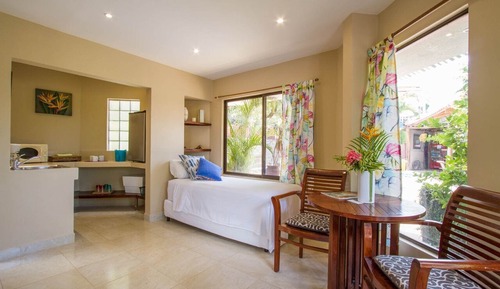 Habitación con 2 camas individuales, 1 habitación, vistas a la piscina