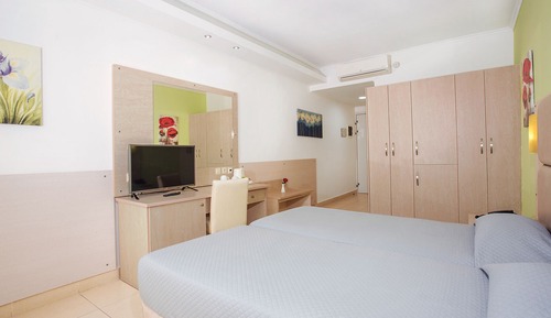 Habitación con 2 camas individuales, vistas al mar