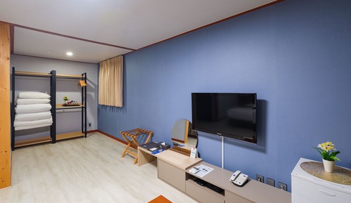 Family Terrace Room A