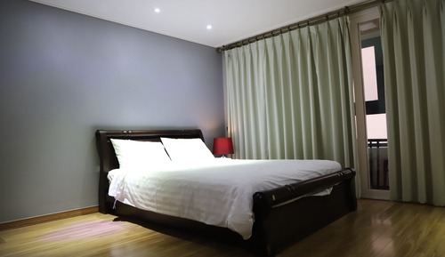 Deluxe Double Room (Additional guest more than 2, KRW10,000 charge per guest at the property)