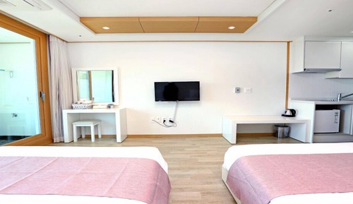 Habitación familiar con 2 camas individuales, vistas al mar