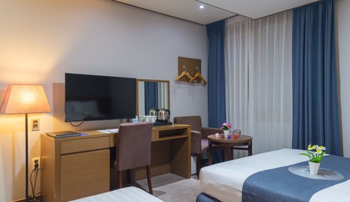 Family Quadruple Room (Random view - Partial Ocean or City View)