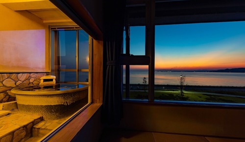 Habitación tradicional, vistas al mar (Japanese Style with Ceramic Bath)