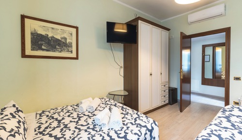 Habitación cuádruple, vistas a la ciudad