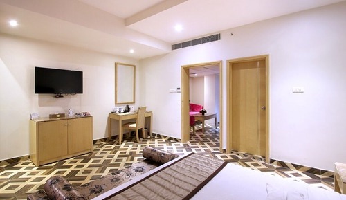 Suite, 1 cama de matrimonio grande, fumadores, microondas (Separate Living Room)