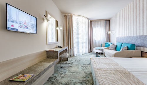 Junior Suite, Partial Sea View (3 adults + 1 child)
