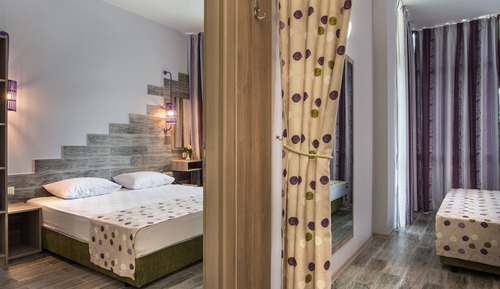Family Two-Bedroom Suite (4 adults)