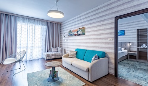 Deluxe One-bedroom Suite (4 adults)