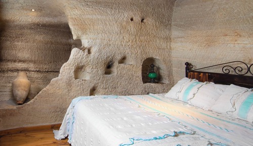 Superior Cave Suite