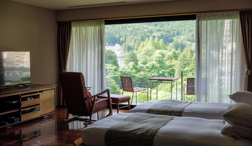 Suite (Club Floor, with view from bath)