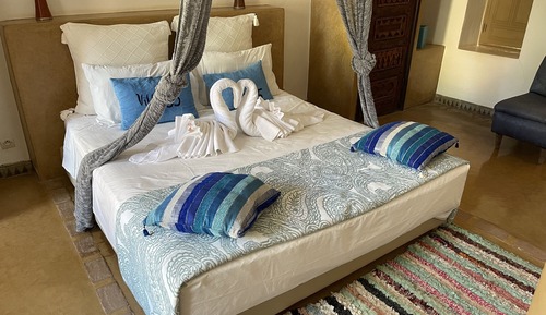 Deluxe Suite (Blue)